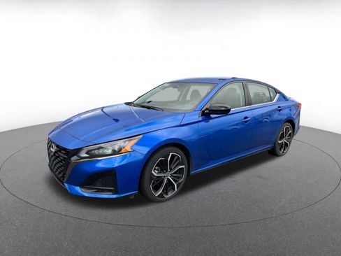 Used 2025 Nissan Altima 2.5 SR image 3