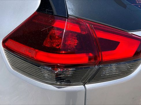 Used 2020 Nissan Rogue S FWD image 28