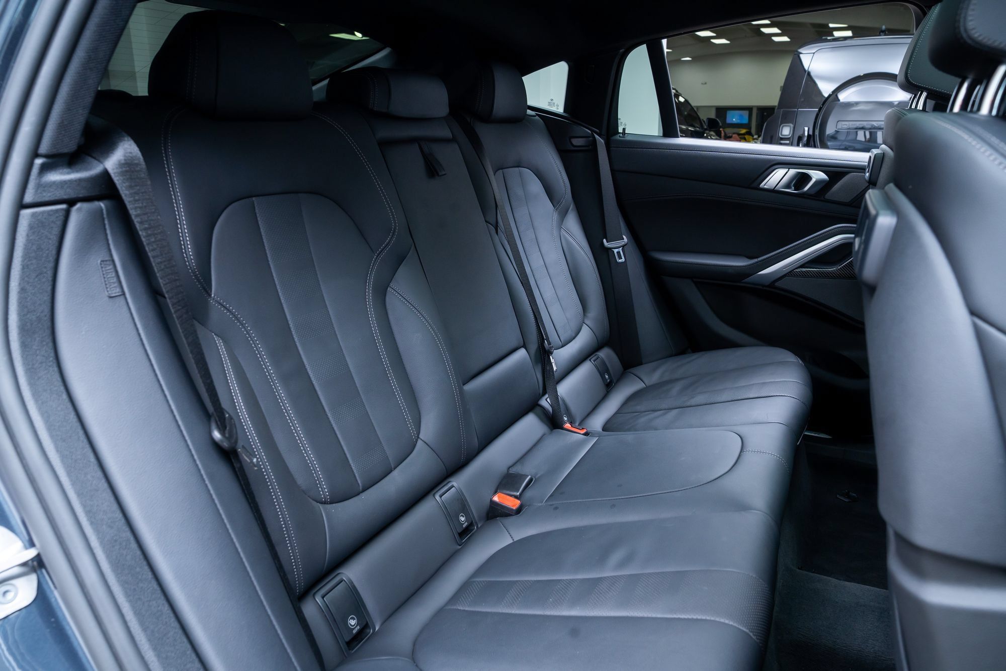 Used 2022 BMW X6 M50i AWD/4WD image 27