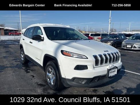 Used 2015 Jeep Cherokee Sport image 2