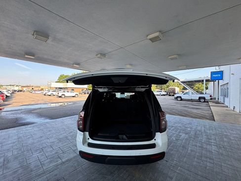 Used 2024 Chevrolet Suburban RST w/ Luxury Package AWD/4WD image 8