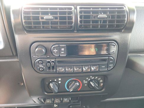 Used 2004 Jeep Wrangler 4WD image 9