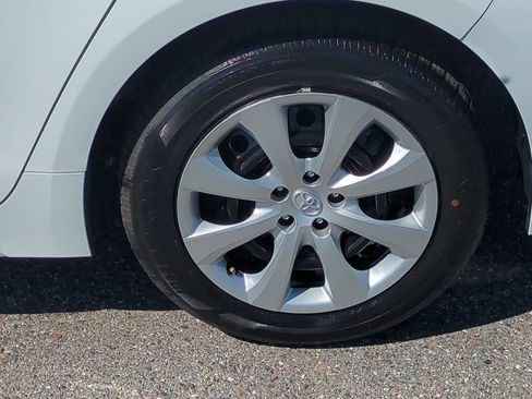 Used 2025 Toyota Corolla LE image 30