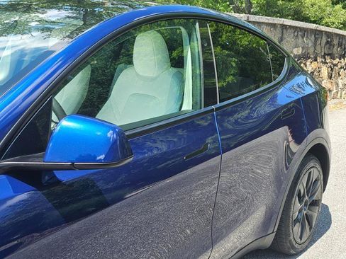 Used 2024 Tesla Model Y Long Range RWD image 21