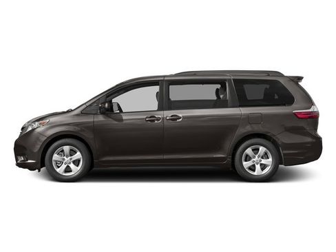 Used 2017 Toyota Sienna LE image 3