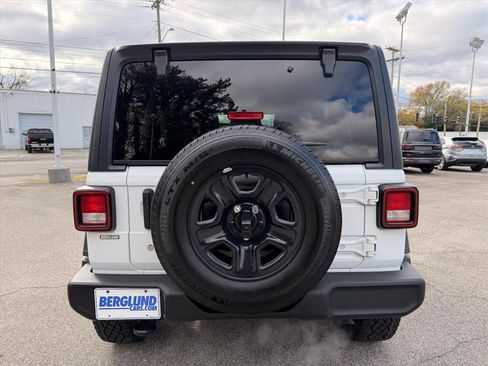 Used 2021 Jeep Wrangler Unlimited Sport image 5