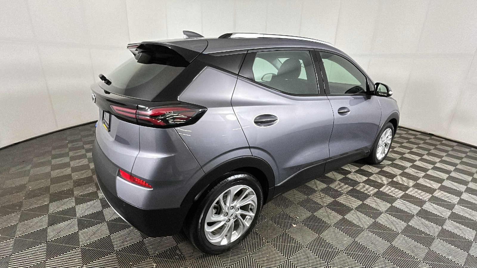 Used 2023 Chevrolet Bolt EUV LT w/ Comfort Package FWD image 3