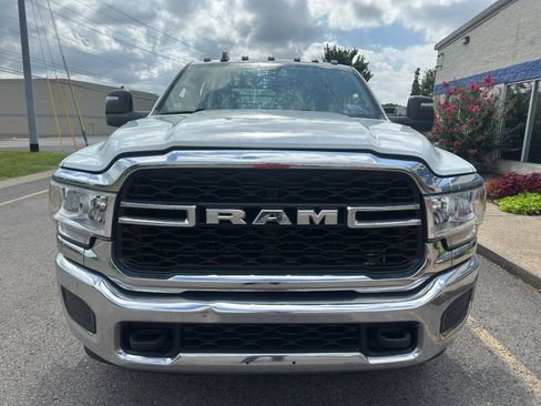 Used 2024 RAM 3500 Tradesman w/ Chrome Appearance Group AWD/4WD image 9