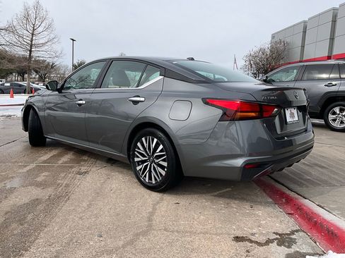 Used 2025 Nissan Altima 2.5 SV image 8