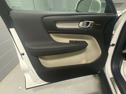 Used 2024 Volvo XC40 B5 Ultimate w/ Climate Package AWD/4WD image 5