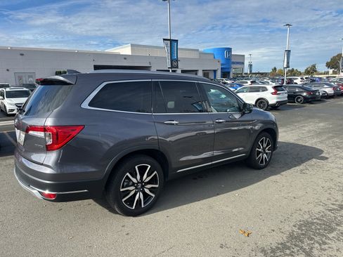 Used 2022 Honda Pilot Touring image 3