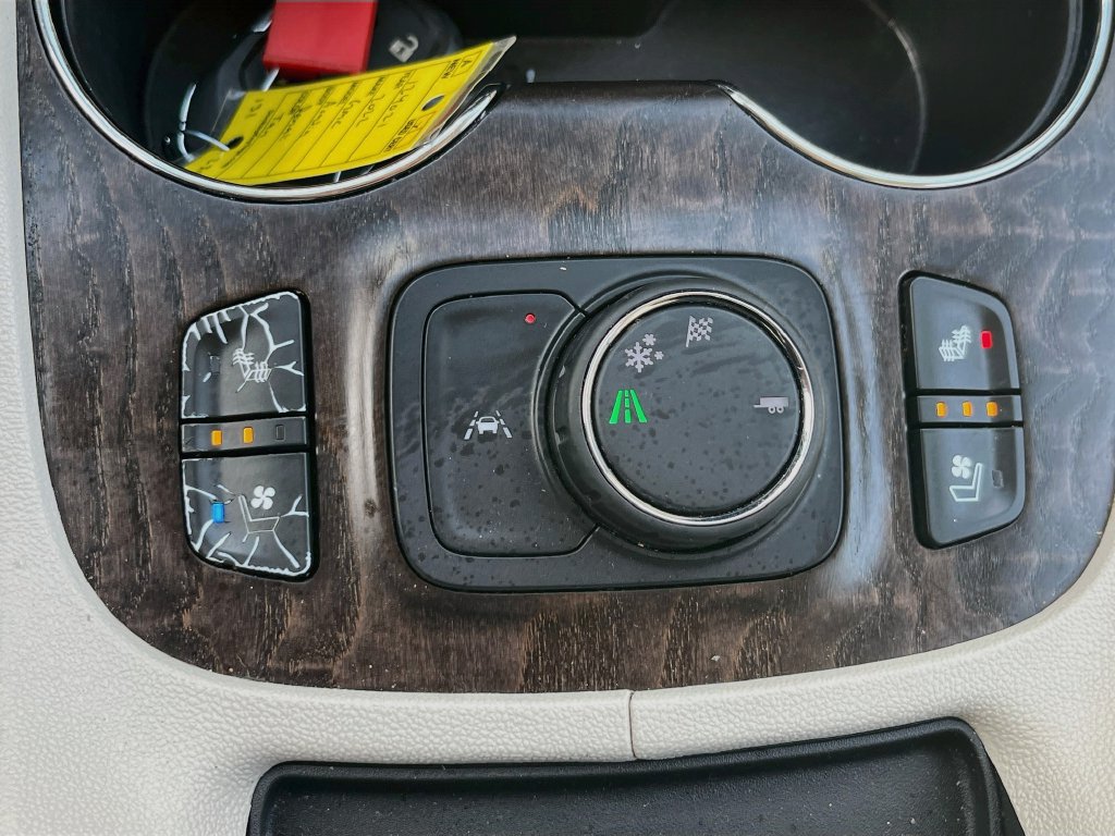 Used 2022 GMC Acadia Denali w/ Trailering Package FWD image 23