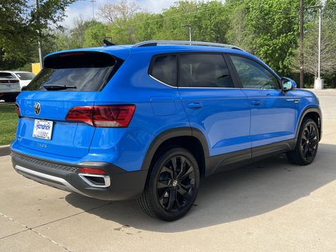 Certified 2023 Volkswagen Taos SE w/ Panoramic Sunroof Package image 10