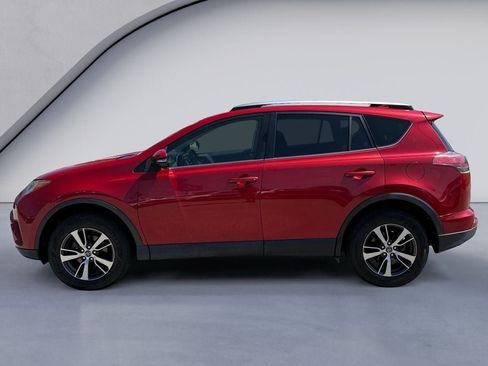 Used 2017 Toyota RAV4 XLE FWD image 2
