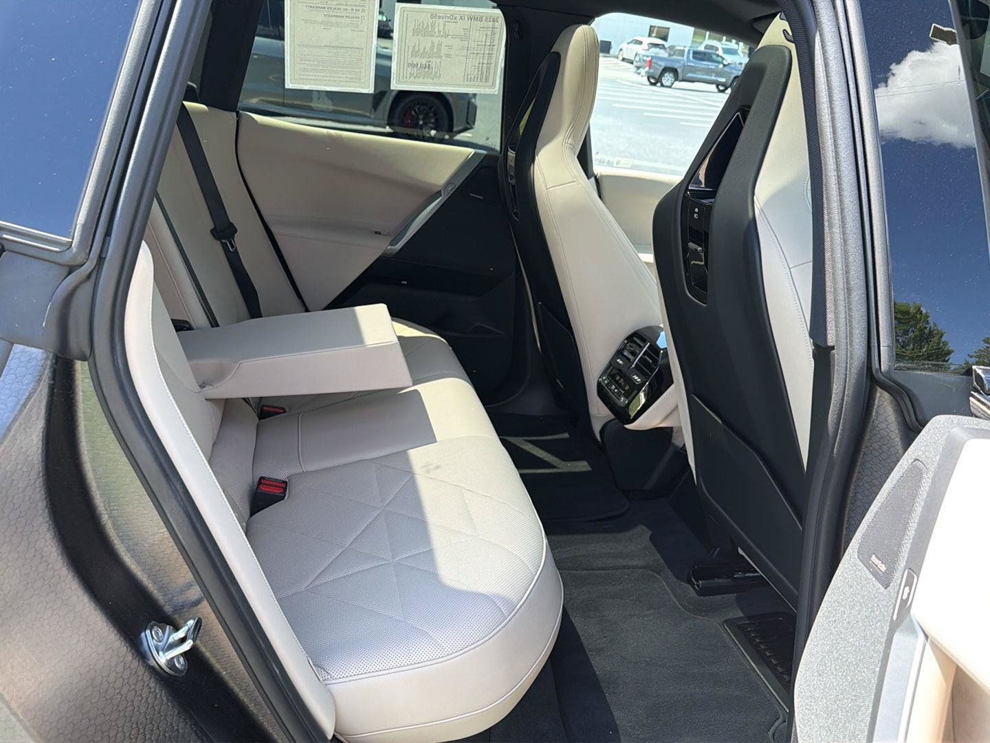 Used 2025 BMW iX xDrive50 w/ Premium Package AWD/4WD image 13