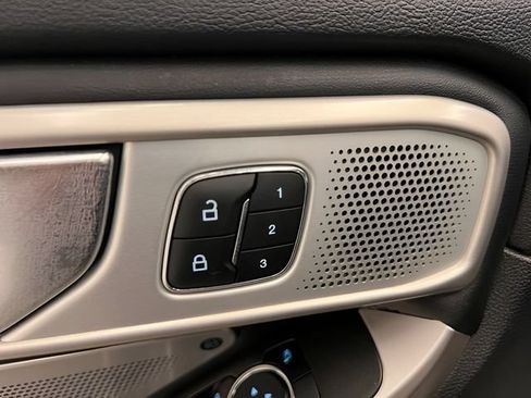 Used 2022 Ford Explorer Limited w/ Limited Technology Package AWD/4WD image 18