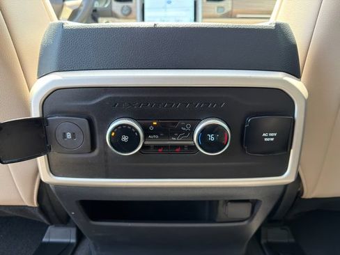 Used 2024 Ford Expedition Limited AWD/4WD image 16