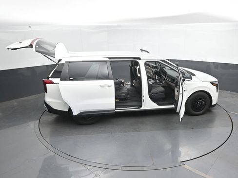 Used 2026 Kia Carnival FWD image 49