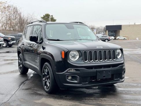 Used 2017 Jeep Renegade Latitude image 3