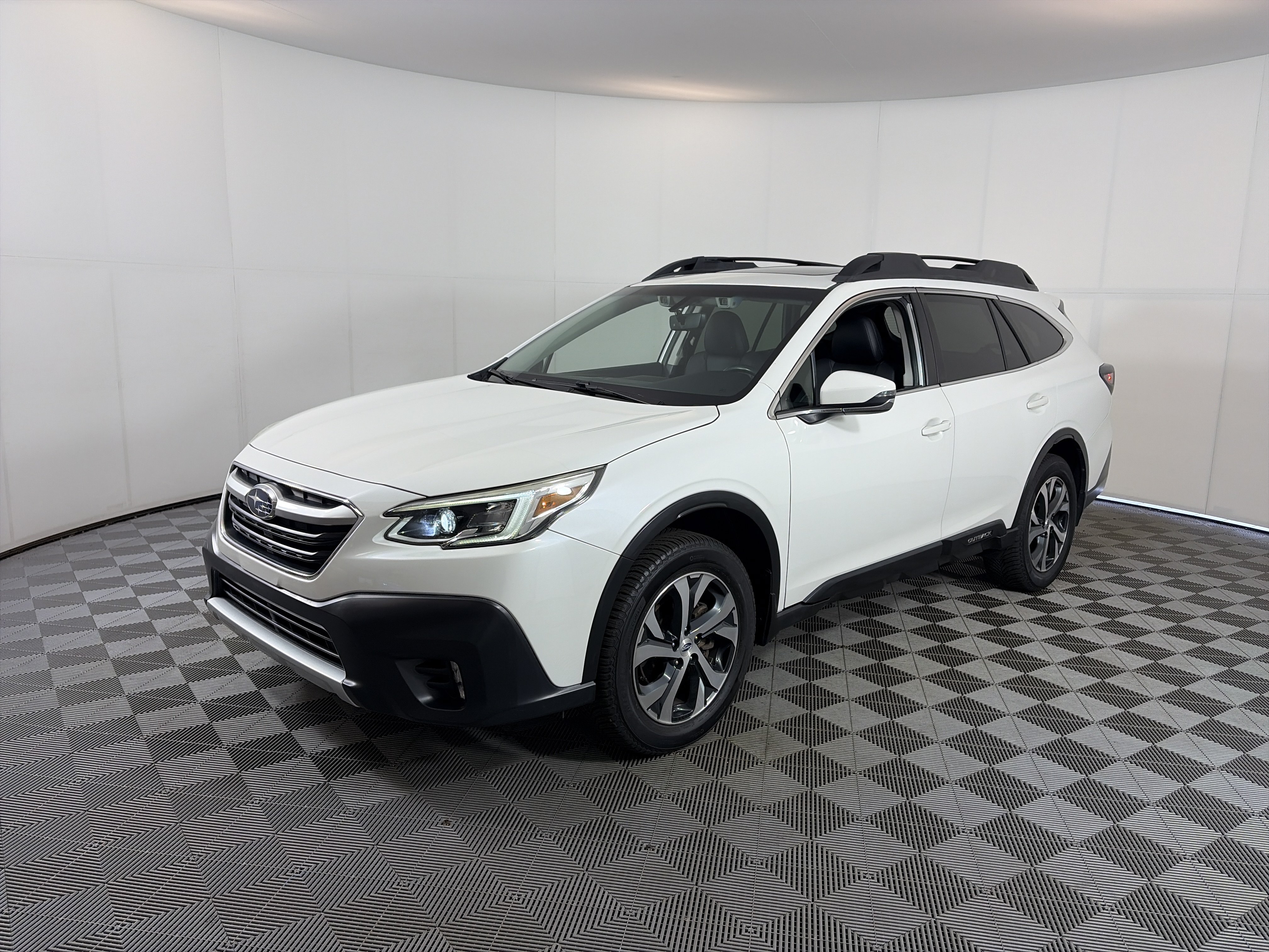 Used 2020 Subaru Outback Limited w/ Popular Package #2 AWD/4WD image 2