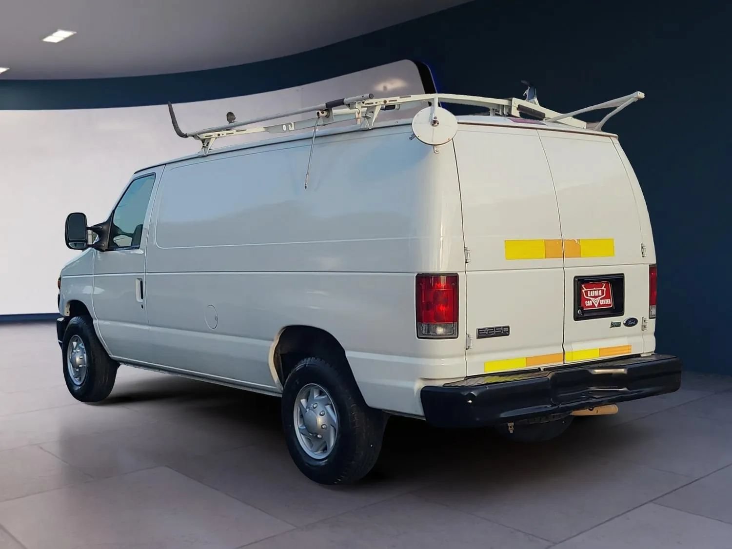 Used 2010 Ford E-250 and Econoline 250 RWD image 3