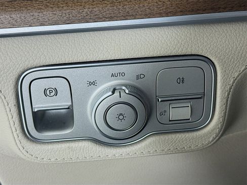 Used 2024 Mercedes-Benz GLE 450 4MATIC image 11