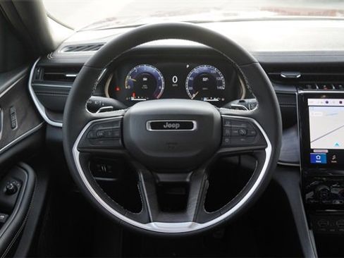 New 2025 Jeep Grand Cherokee Limited image 17