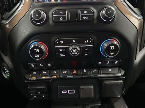 Used 2019 Chevrolet Silverado 1500 High Country w/ Technology Package AWD/4WD image 26