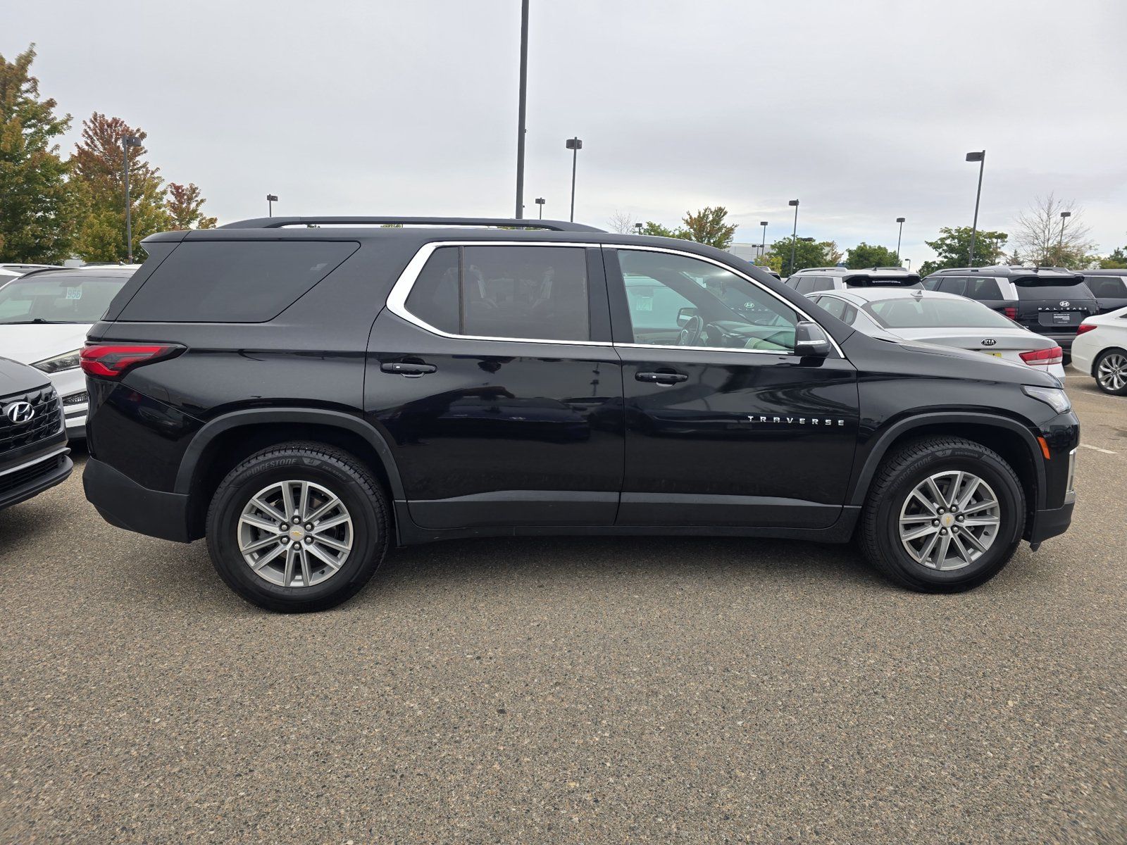 Used 2022 Chevrolet Traverse LT FWD image 18