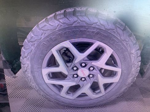 Used 2023 GMC Sierra 1500 SLT w/ SLT Premium Package image 4