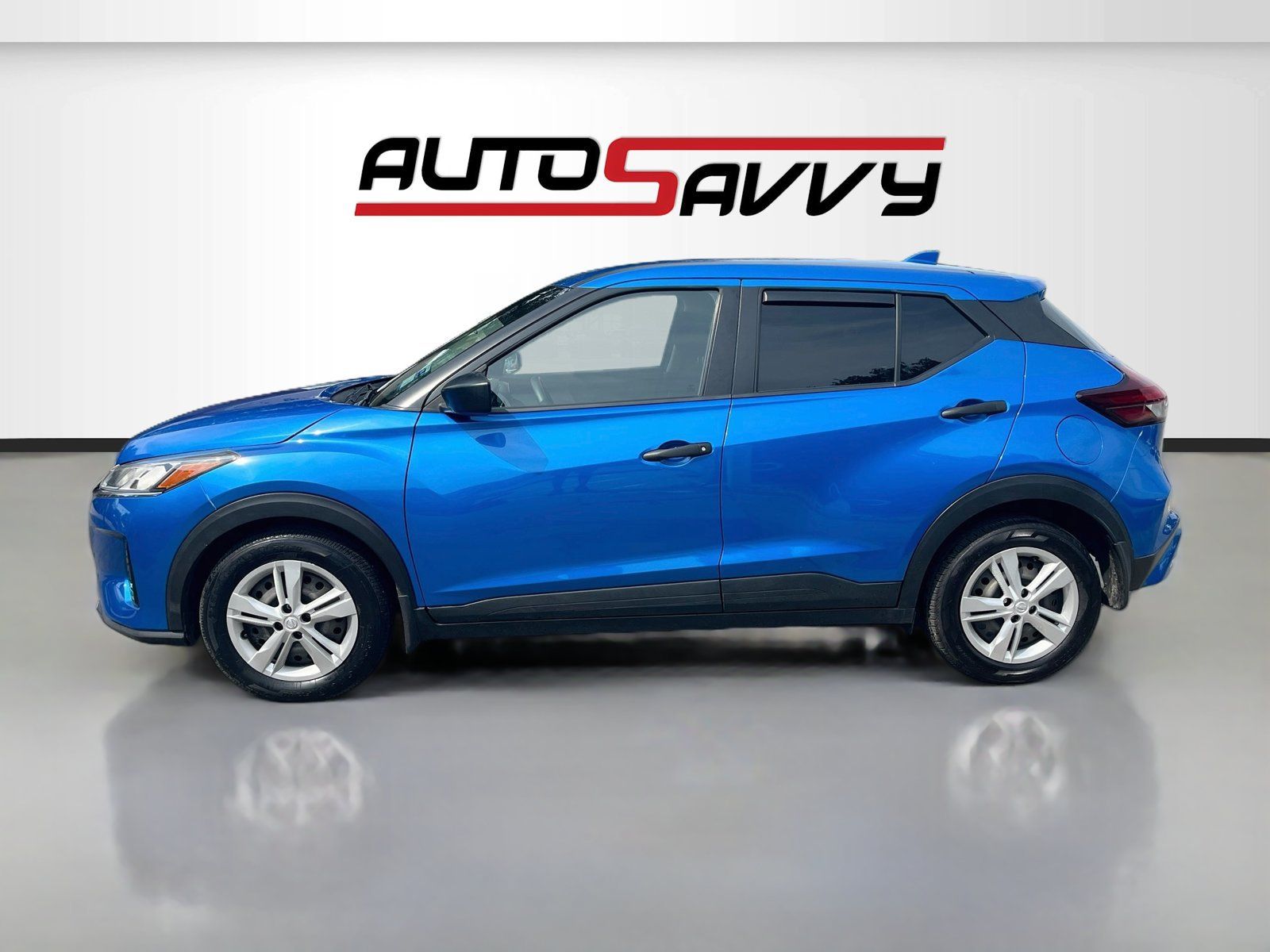 Used 2023 Nissan Kicks S FWD image 3
