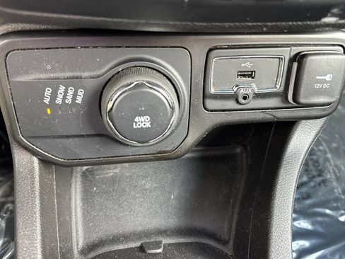 Certified 2020 Jeep Renegade Limited w/ Safety and Security Group AWD/4WD image 32