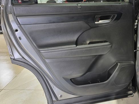Used 2023 Toyota Highlander XLE FWD image 10