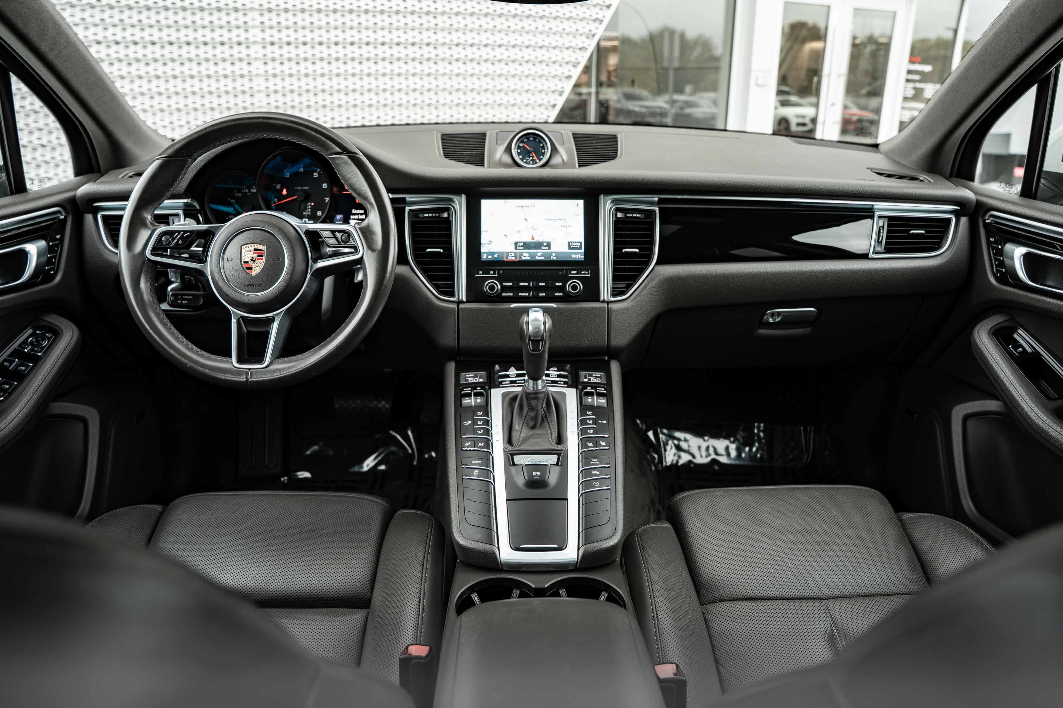 Used 2017 Porsche Macan AWD/4WD image 8
