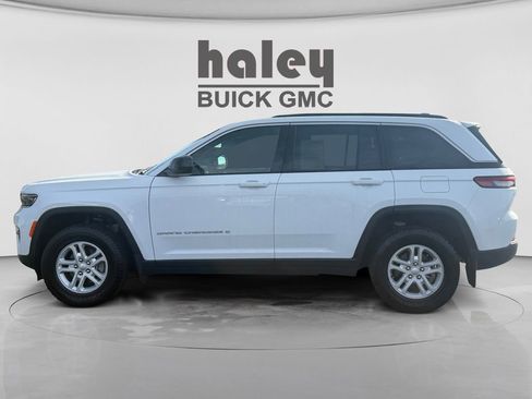 Used 2025 Jeep Grand Cherokee Laredo w/ Luxury Tech Group I image 2