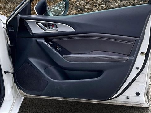 Used 2018 MAZDA MAZDA3 Touring image 22