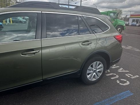 Used 2016 Subaru Outback 2.5i Premium AWD/4WD image 5