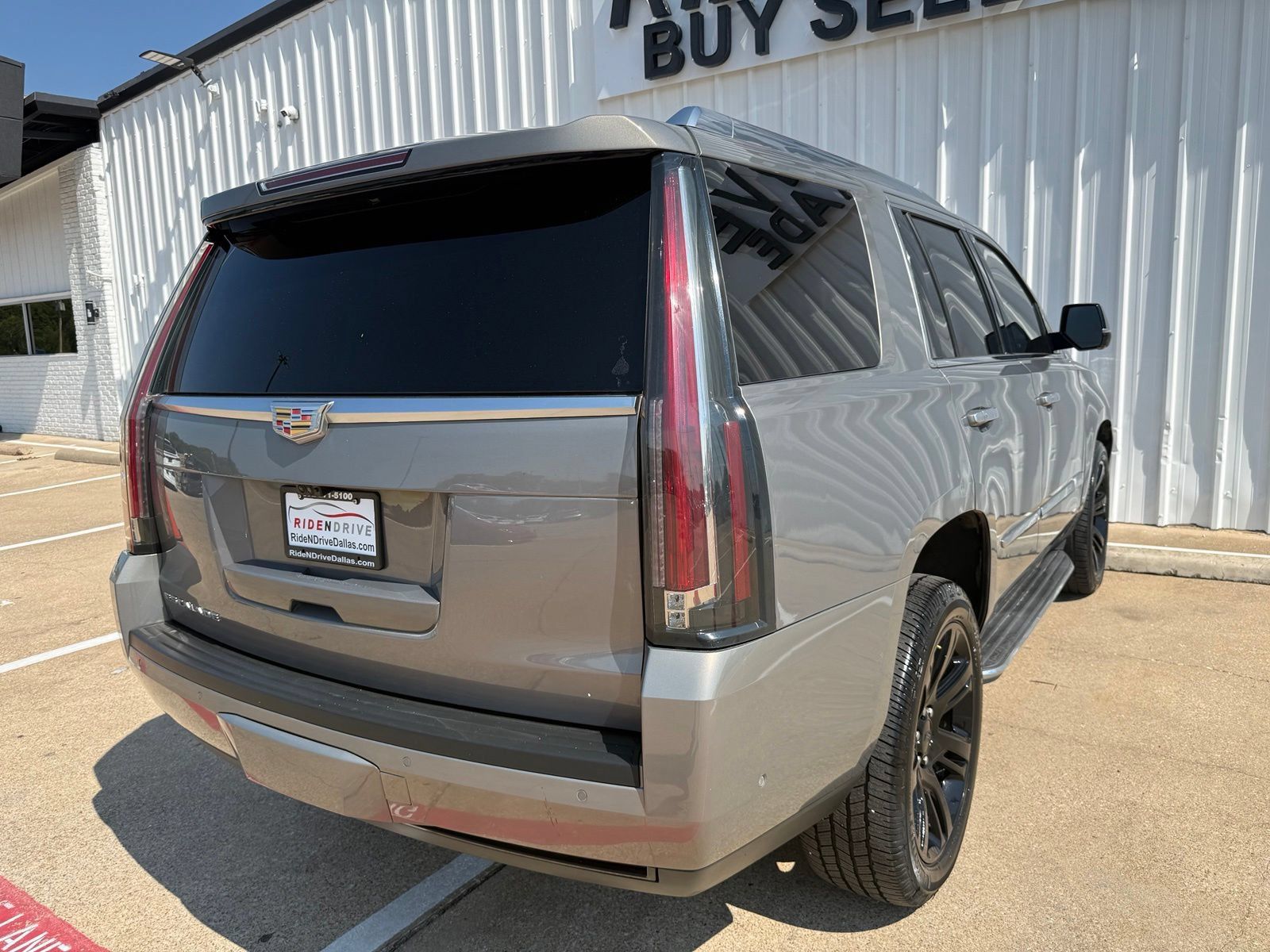 Used 2019 Cadillac Escalade Luxury AWD/4WD image 6