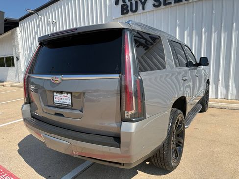 Used 2019 Cadillac Escalade Luxury AWD/4WD image 6