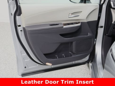 Certified 2021 Toyota Sienna XLE image 12