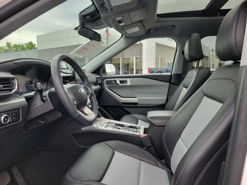 Certified 2023 Ford Explorer XLT w/ Equipment Group 202A AWD/4WD image 17