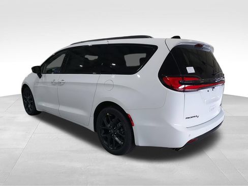 New 2026 Chrysler Pacifica Limited w/ S Appearance Package FWD image 6