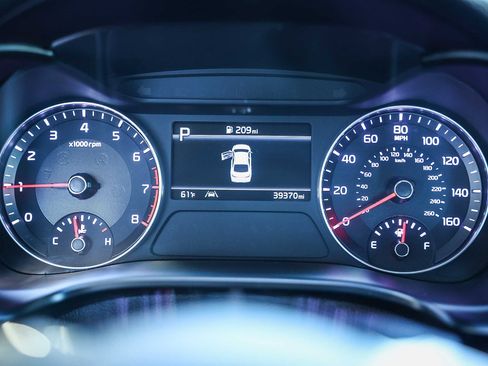 Used 2022 Kia Forte LXS image 28