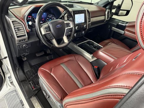 Used 2021 Ford F250 Platinum w/ FX4 Off-Road Package image 4