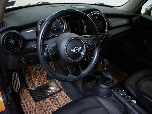 Used 2018 MINI Cooper 2-Door Hardtop image 11