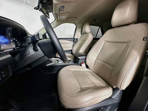 Used 2023 Ford Explorer XLT w/ Equipment Group 202A AWD/4WD image 12