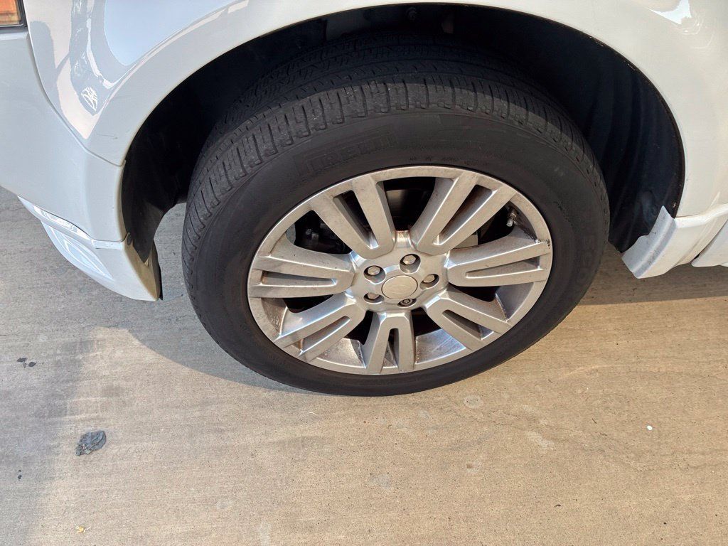 Used 2015 Land Rover LR2 AWD/4WD image 5