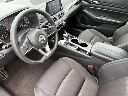 Used 2024 Nissan Altima 2.5 SV FWD image 9