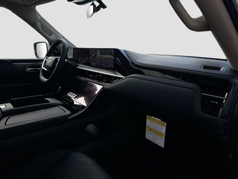 New 2026 INFINITI QX80 Luxe RWD image 32