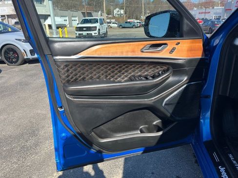 Used 2024 Jeep Grand Cherokee Summit AWD/4WD image 22